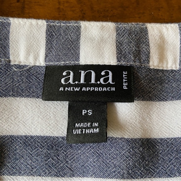 A.N.A. A New Approach Women PS Blouse V-Neck Roll Tab Sleeve 100% Rayon Striped - Picture 2 of 5